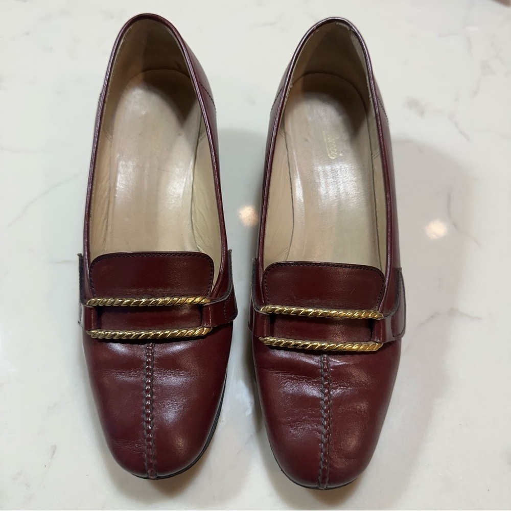 vintage Gucci burgundy leather loafer pumps with a gold-tone horsebit detail. - Picture 4 of 10